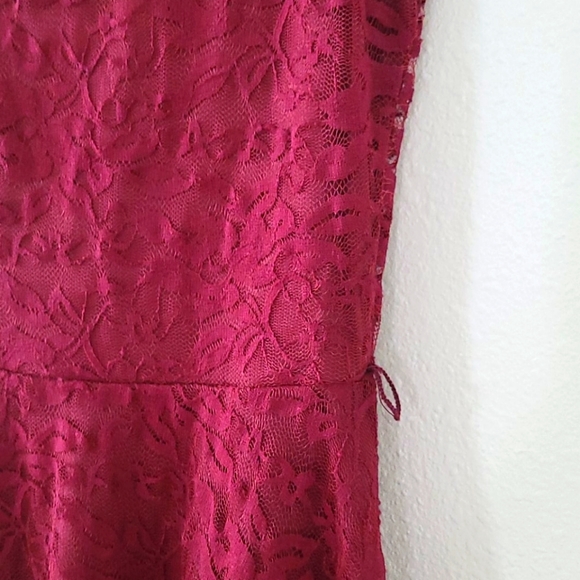 Burgundy dress with lace - Picture 2 of 4